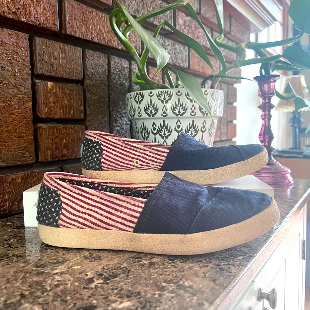 TOMS American Flag Canvas Slip On Shoes size 7.5